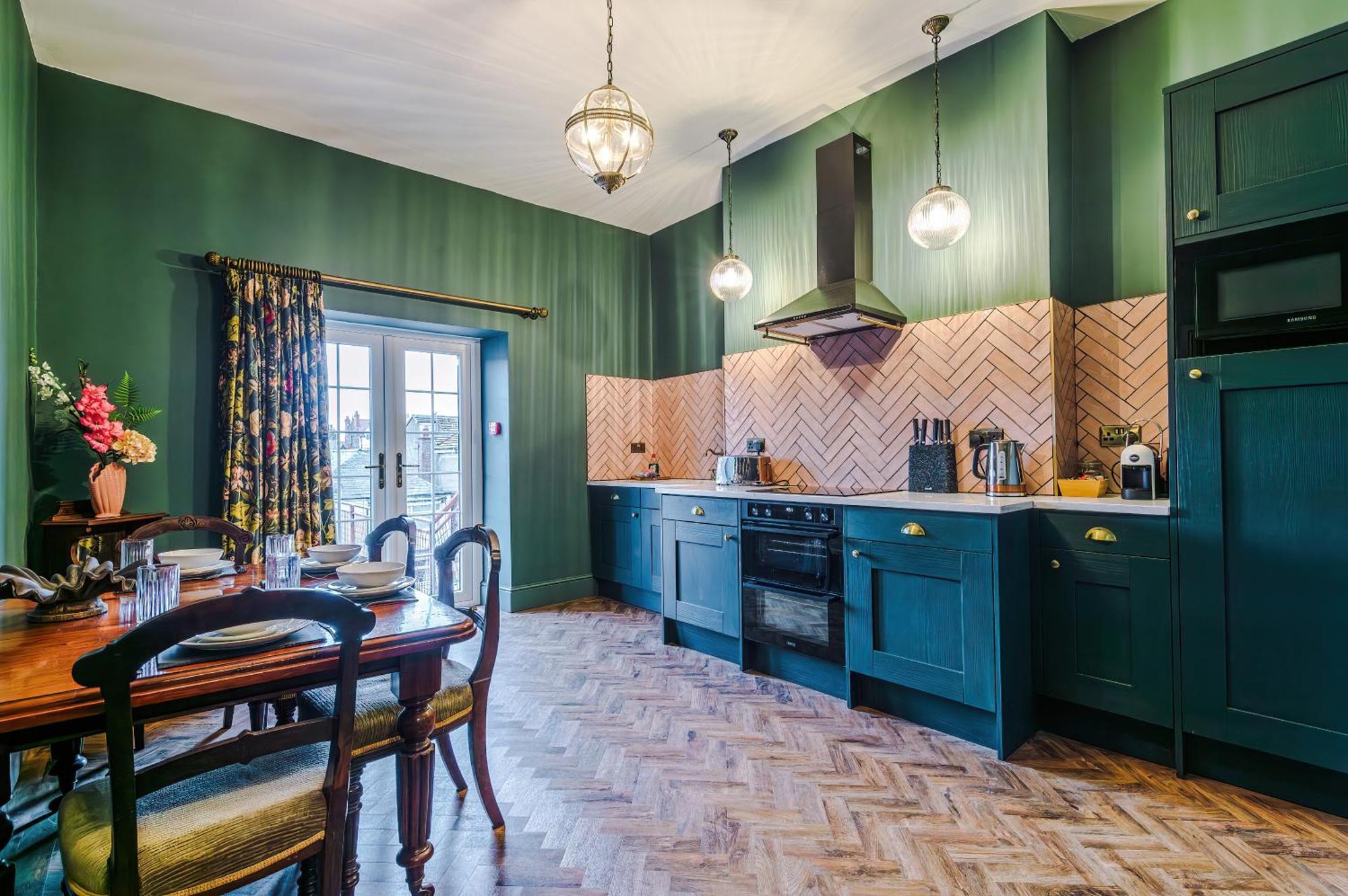 Russell Court By Orenda-Luxe Llandudno Exterior photo