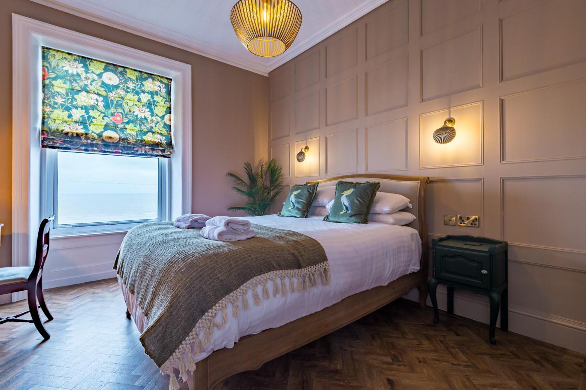 Russell Court By Orenda-Luxe Llandudno Exterior photo